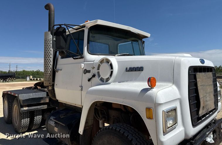 image for item DX5597 1986 Ford LT9000 semi truck