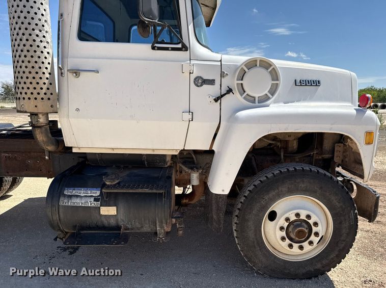 image for item DX5597 1986 Ford LT9000 semi truck