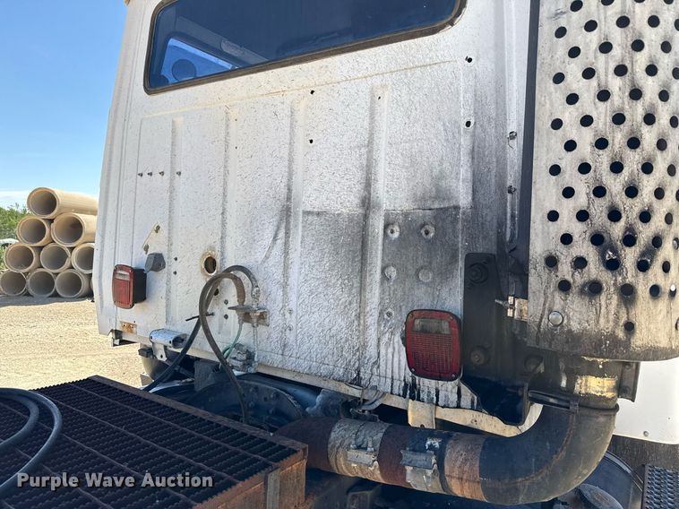 image for item DX5597 1986 Ford LT9000 semi truck