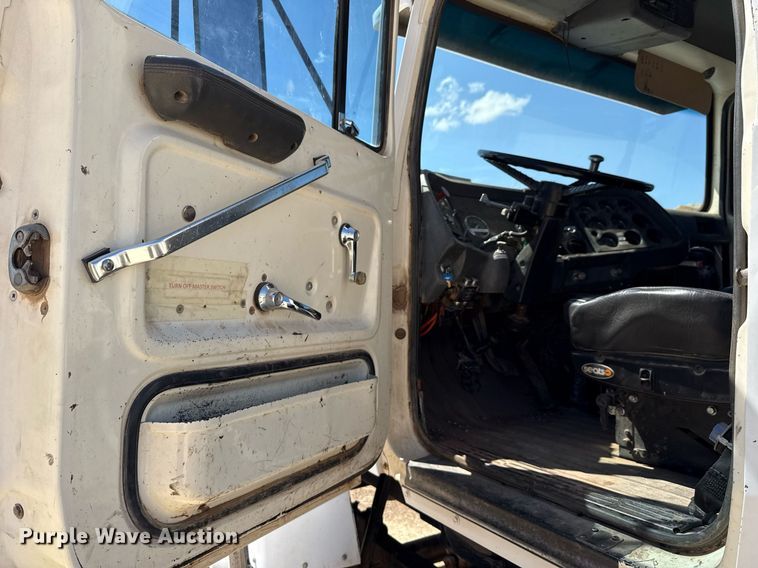 image for item DX5597 1986 Ford LT9000 semi truck