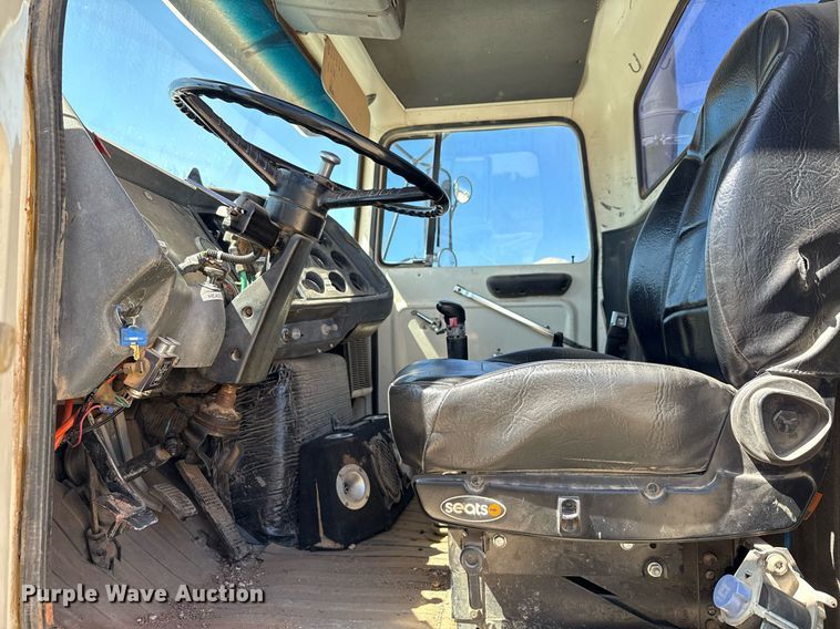 image for item DX5597 1986 Ford LT9000 semi truck