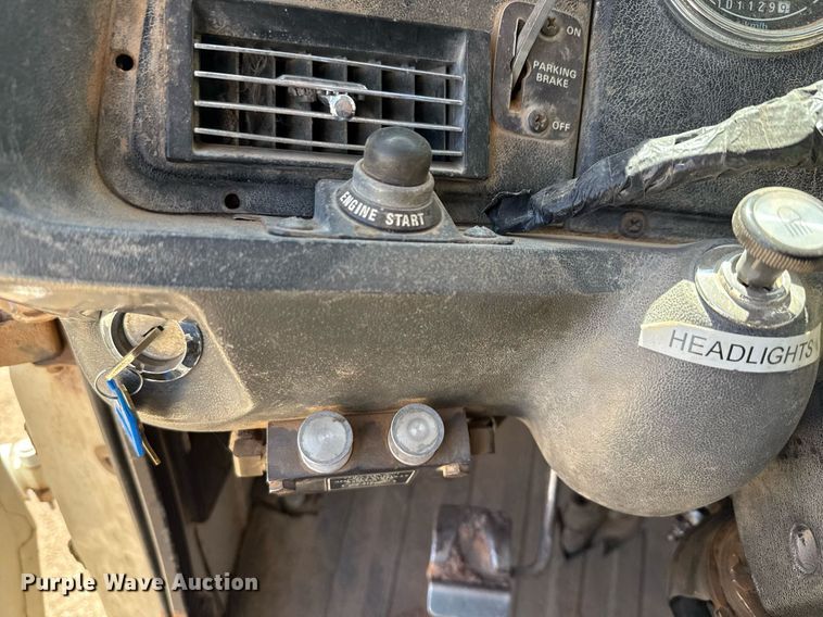 image for item DX5597 1986 Ford LT9000 semi truck