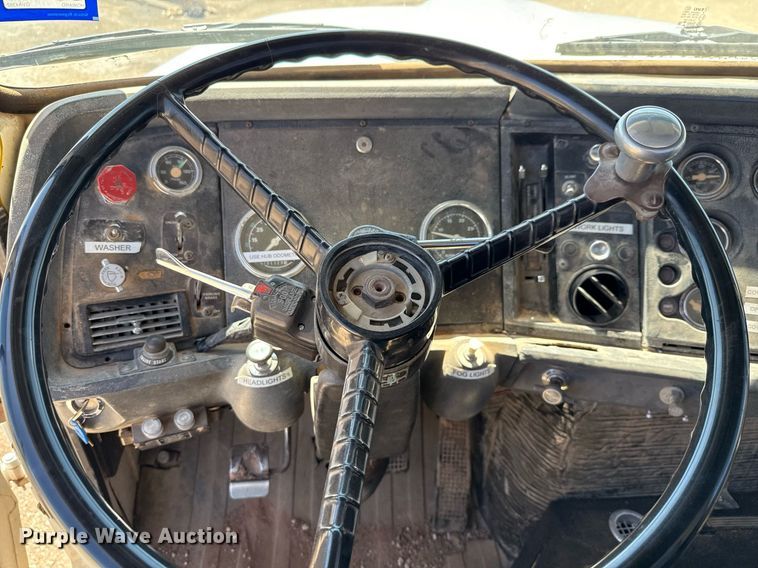 image for item DX5597 1986 Ford LT9000 semi truck