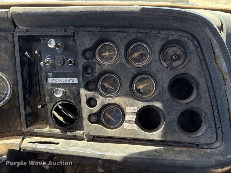 image for item DX5597 1986 Ford LT9000 semi truck