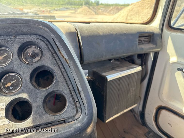 image for item DX5597 1986 Ford LT9000 semi truck