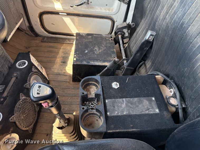 image for item DX5597 1986 Ford LT9000 semi truck