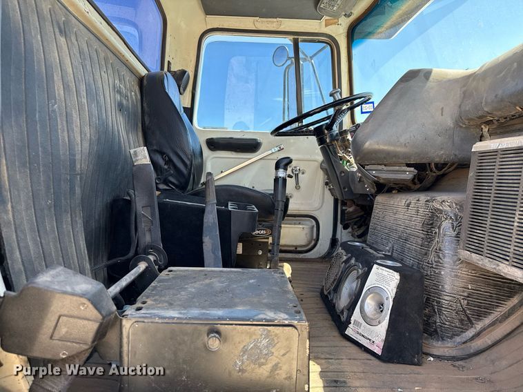 image for item DX5597 1986 Ford LT9000 semi truck