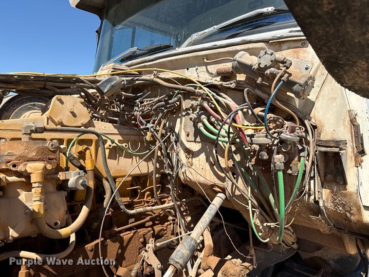 image for item DX5597 1986 Ford LT9000 semi truck