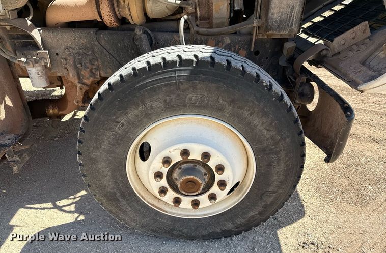 image for item DX5597 1986 Ford LT9000 semi truck