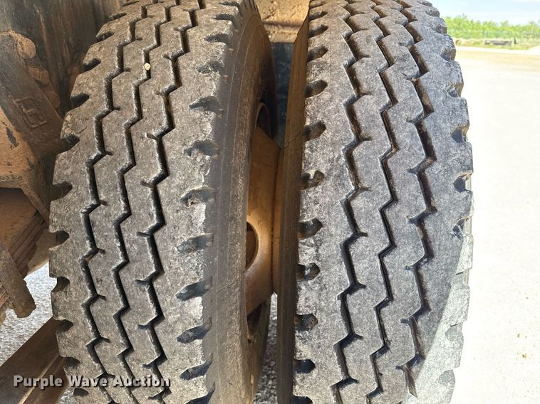 image for item DX5597 1986 Ford LT9000 semi truck