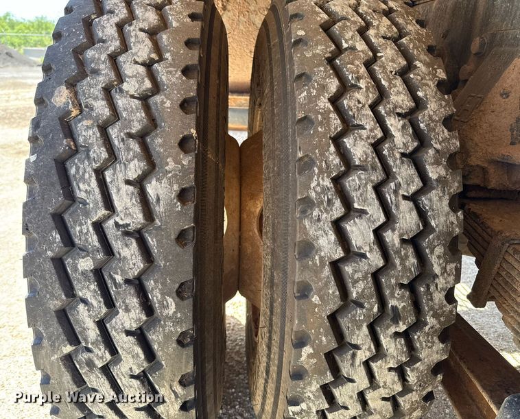 image for item DX5597 1986 Ford LT9000 semi truck