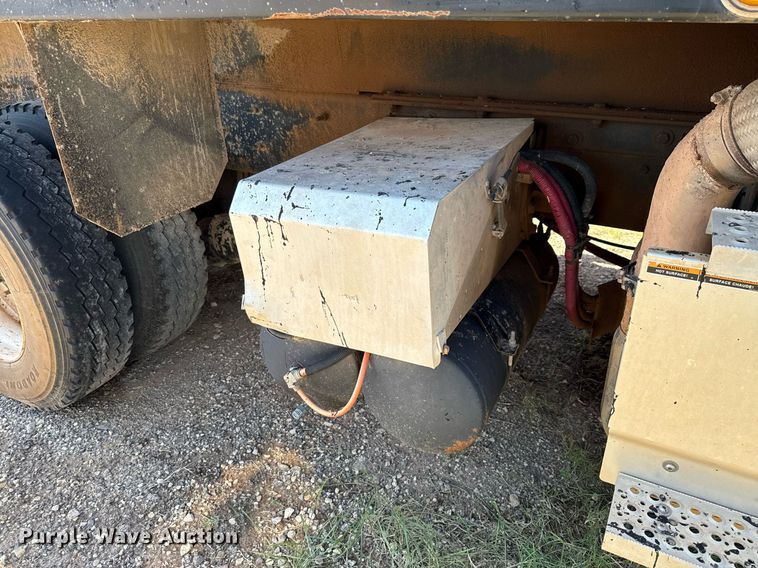 image for item DX5599 2016 Caterpillar CT660S dump truck