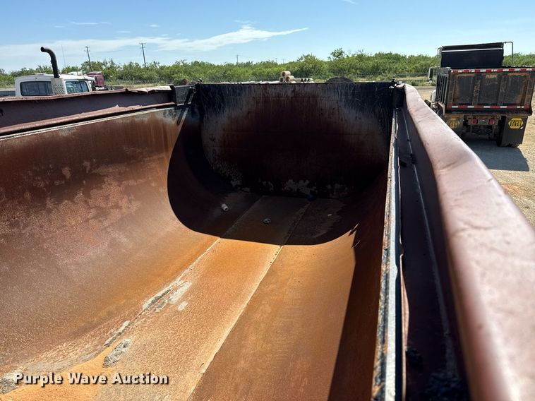 image for item DX5599 2016 Caterpillar CT660S dump truck