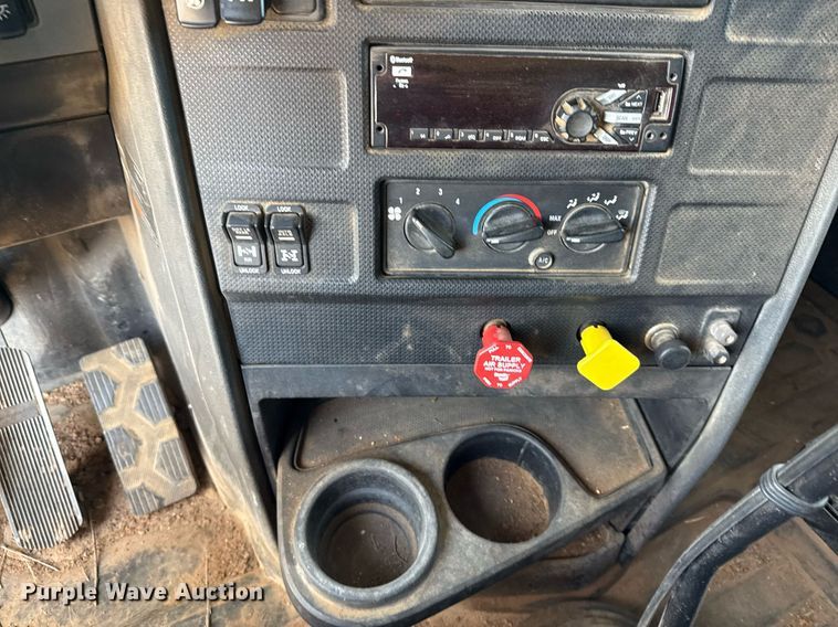 image for item DX5599 2016 Caterpillar CT660S dump truck