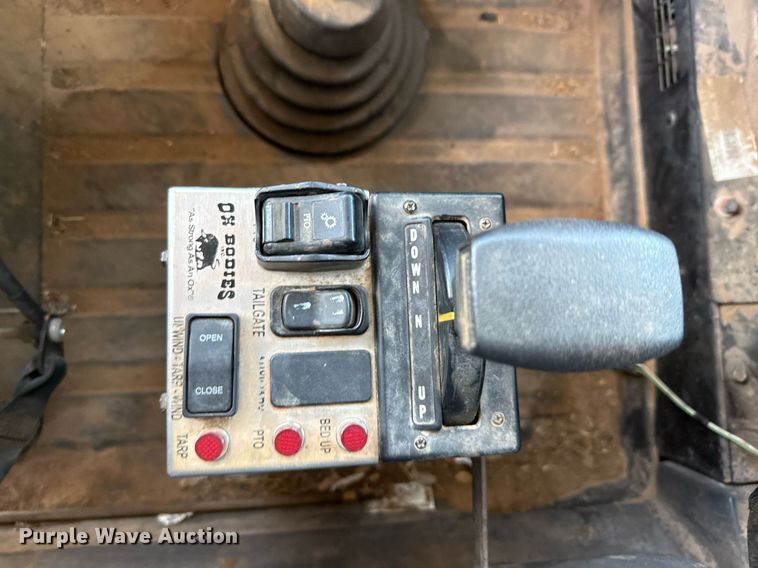 image for item DX5599 2016 Caterpillar CT660S dump truck