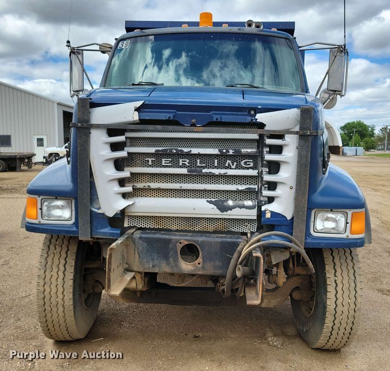 image for item DX6992 2004 Sterling L7500 dump truck