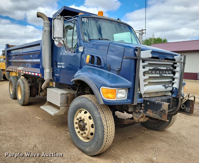image for item DX6992 2004 Sterling L7500 dump truck