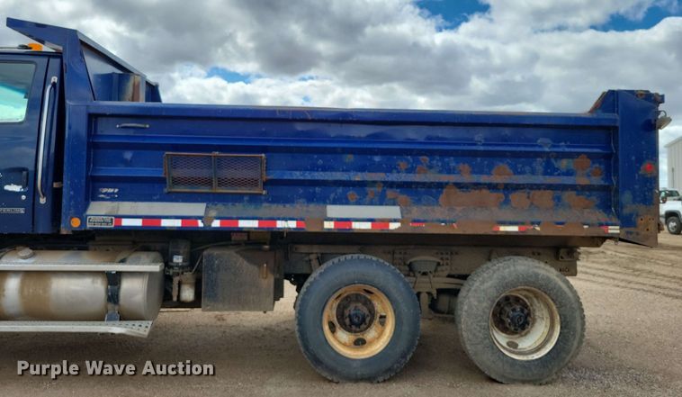 image for item DX6992 2004 Sterling L7500 dump truck