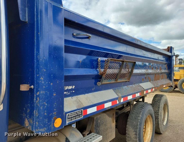 image for item DX6992 2004 Sterling L7500 dump truck