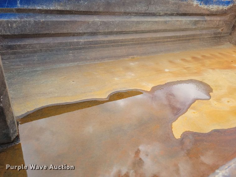 image for item DX6992 2004 Sterling L7500 dump truck