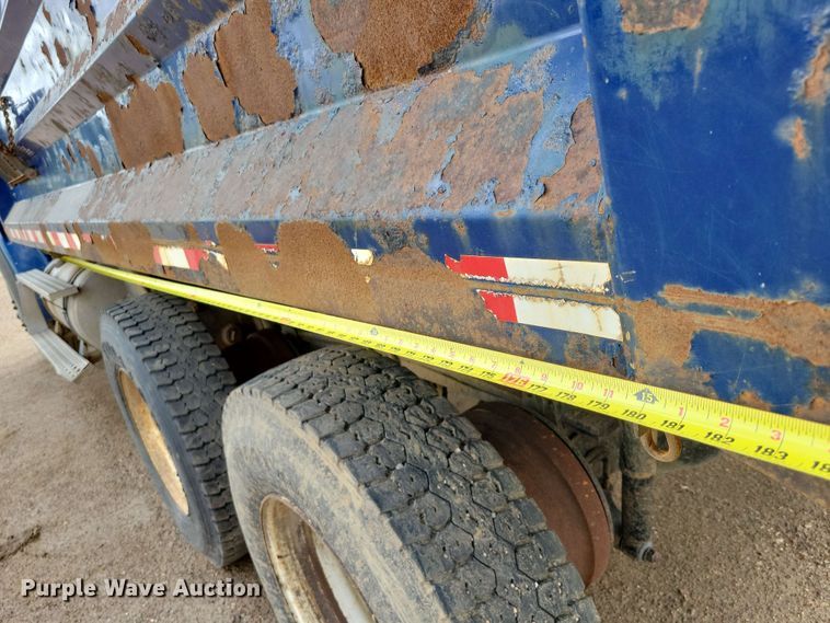 image for item DX6992 2004 Sterling L7500 dump truck