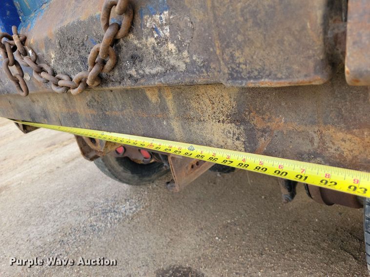 image for item DX6992 2004 Sterling L7500 dump truck