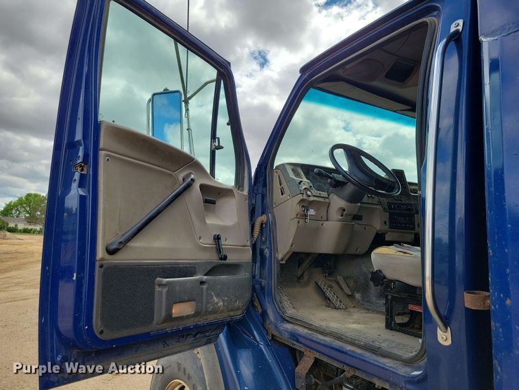 image for item DX6992 2004 Sterling L7500 dump truck