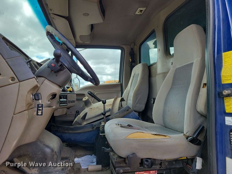 image for item DX6992 2004 Sterling L7500 dump truck