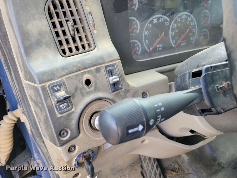 image for item DX6992 2004 Sterling L7500 dump truck