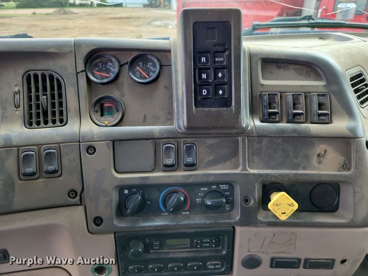 image for item DX6992 2004 Sterling L7500 dump truck