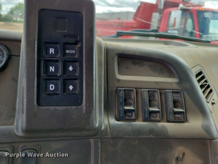 image for item DX6992 2004 Sterling L7500 dump truck