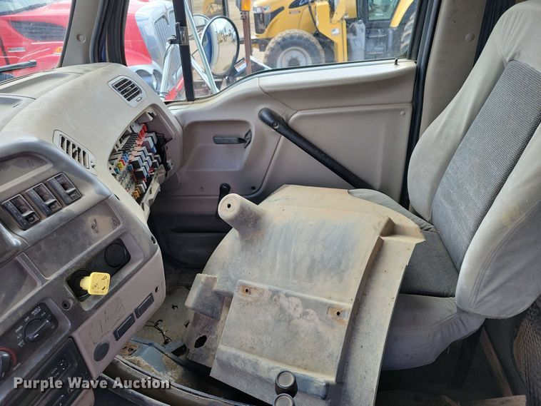 image for item DX6992 2004 Sterling L7500 dump truck