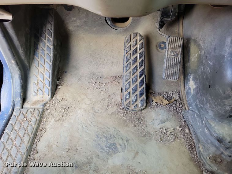 image for item DX6992 2004 Sterling L7500 dump truck