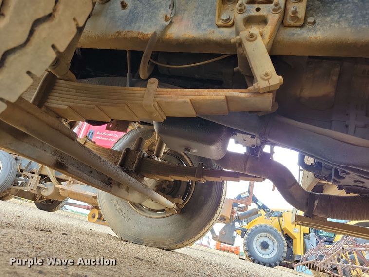 image for item DX6992 2004 Sterling L7500 dump truck