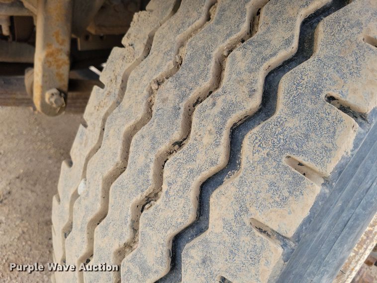 image for item DX6992 2004 Sterling L7500 dump truck