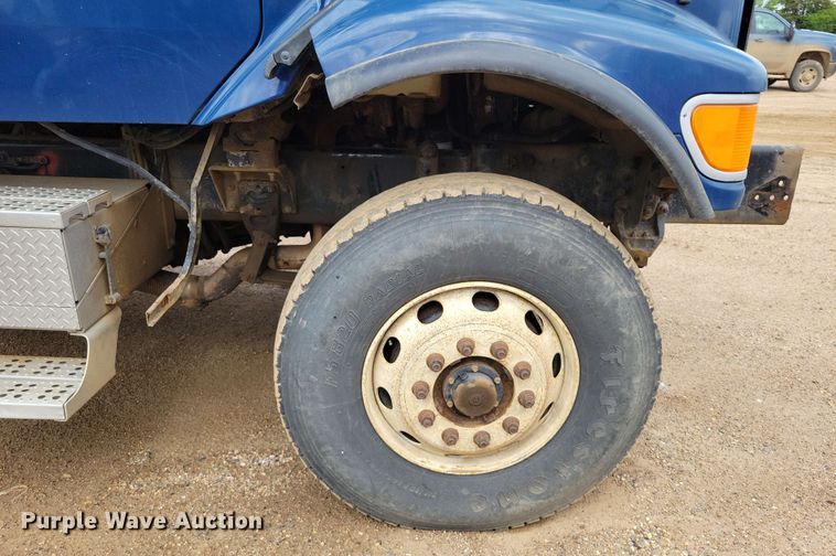 image for item DX6992 2004 Sterling L7500 dump truck