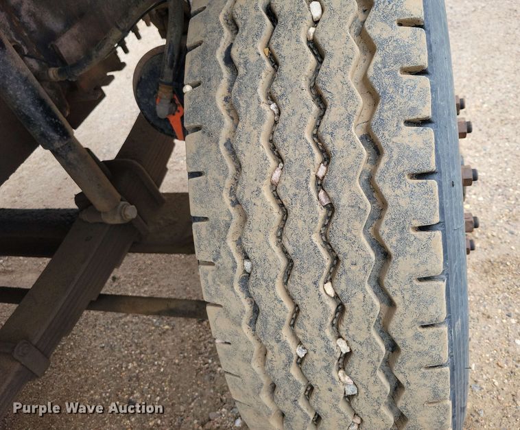 image for item DX6992 2004 Sterling L7500 dump truck