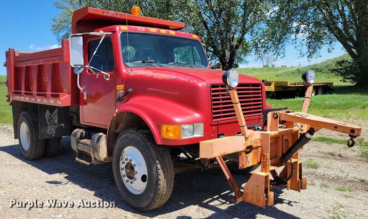 image for item DX7107 1993 International 4900 dump truck