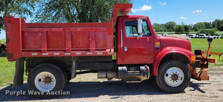 image for item DX7107 1993 International 4900 dump truck