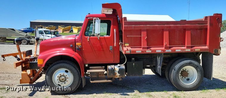 image for item DX7107 1993 International 4900 dump truck