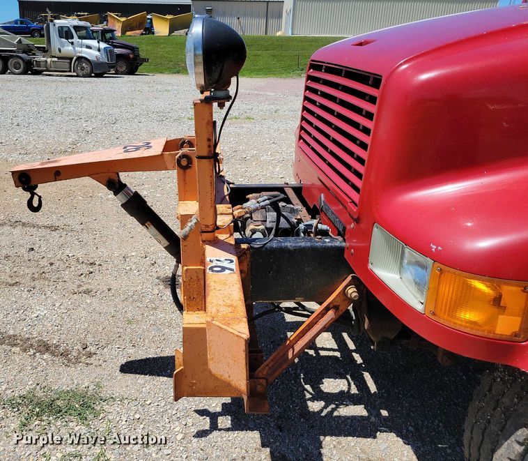 image for item DX7107 1993 International 4900 dump truck