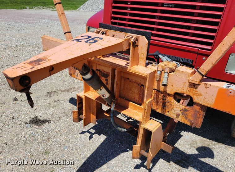 image for item DX7107 1993 International 4900 dump truck