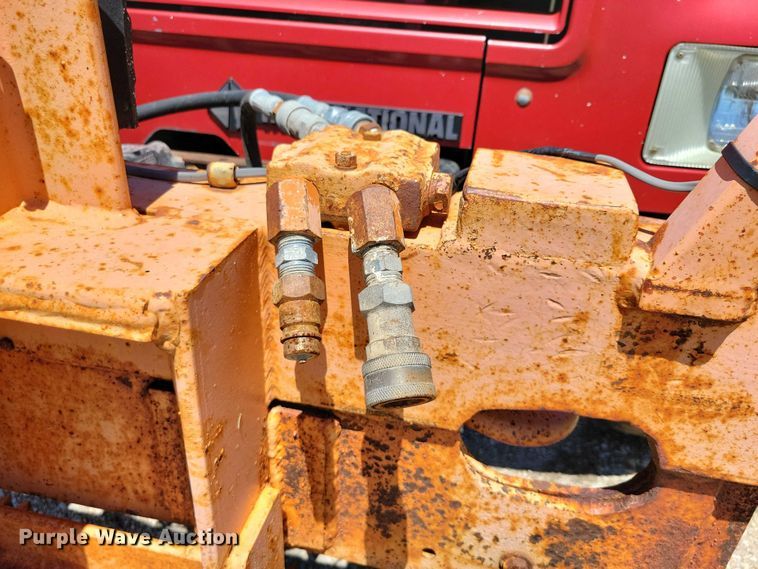 image for item DX7107 1993 International 4900 dump truck