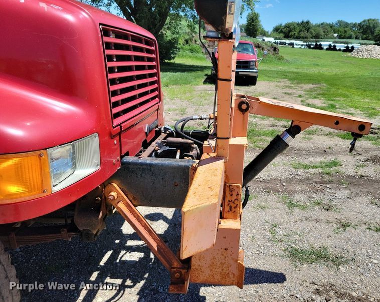 image for item DX7107 1993 International 4900 dump truck