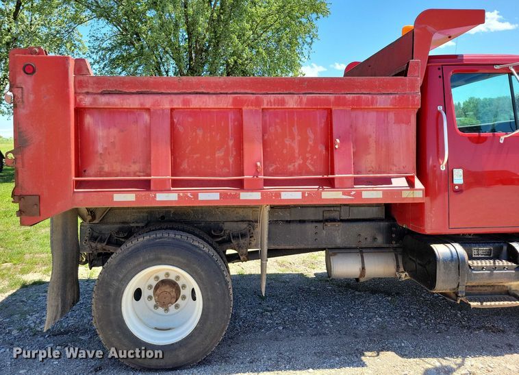 image for item DX7107 1993 International 4900 dump truck