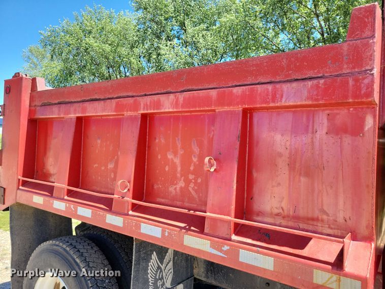 image for item DX7107 1993 International 4900 dump truck