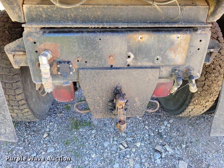 image for item DX7107 1993 International 4900 dump truck