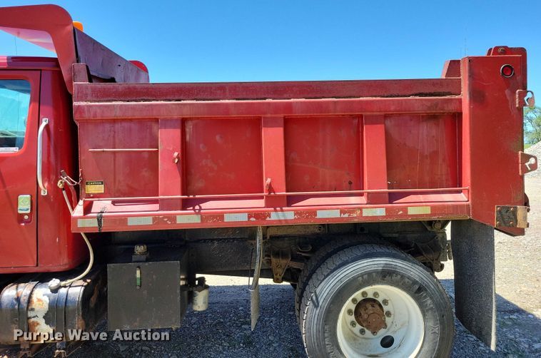 image for item DX7107 1993 International 4900 dump truck