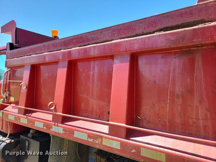 image for item DX7107 1993 International 4900 dump truck