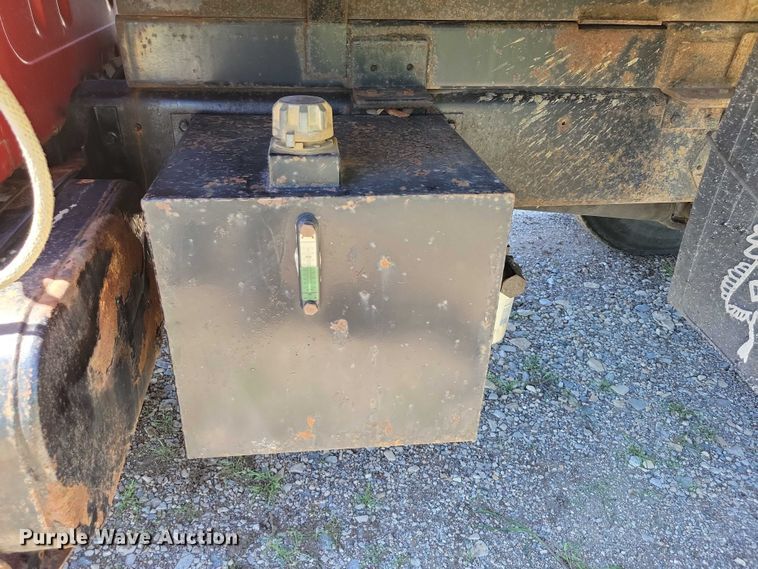 image for item DX7107 1993 International 4900 dump truck